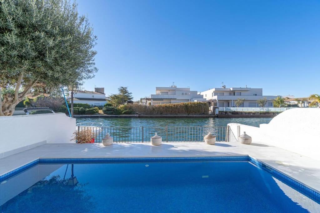 2027 Casa De Pescador Con 3 Habitaciones, Piscina Y Amarre By Homeselectspain เอมปูเรียบราบา ภายนอก รูปภาพ